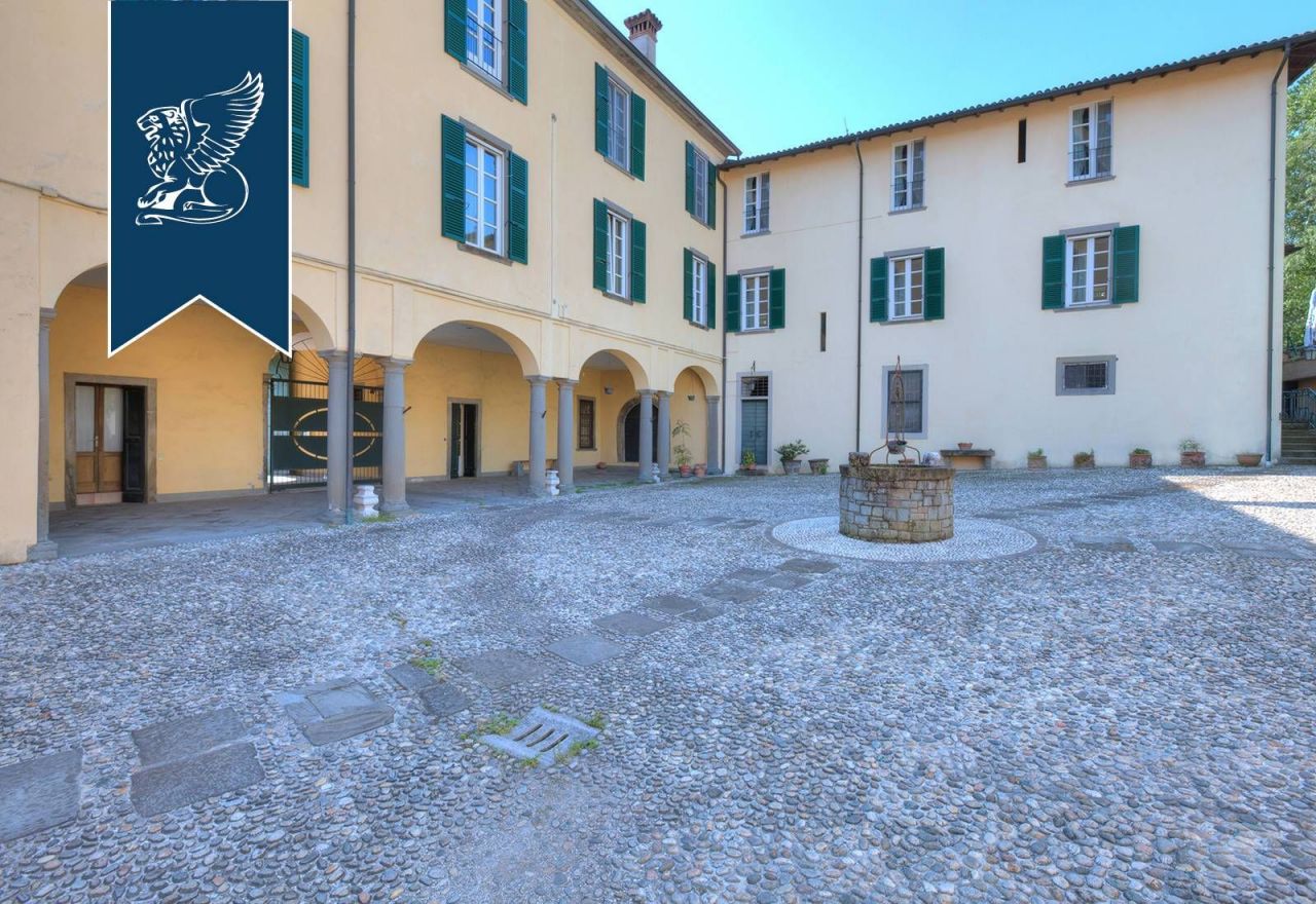 Villa in Brescia, Italy, 3 000 sq.m - picture 1