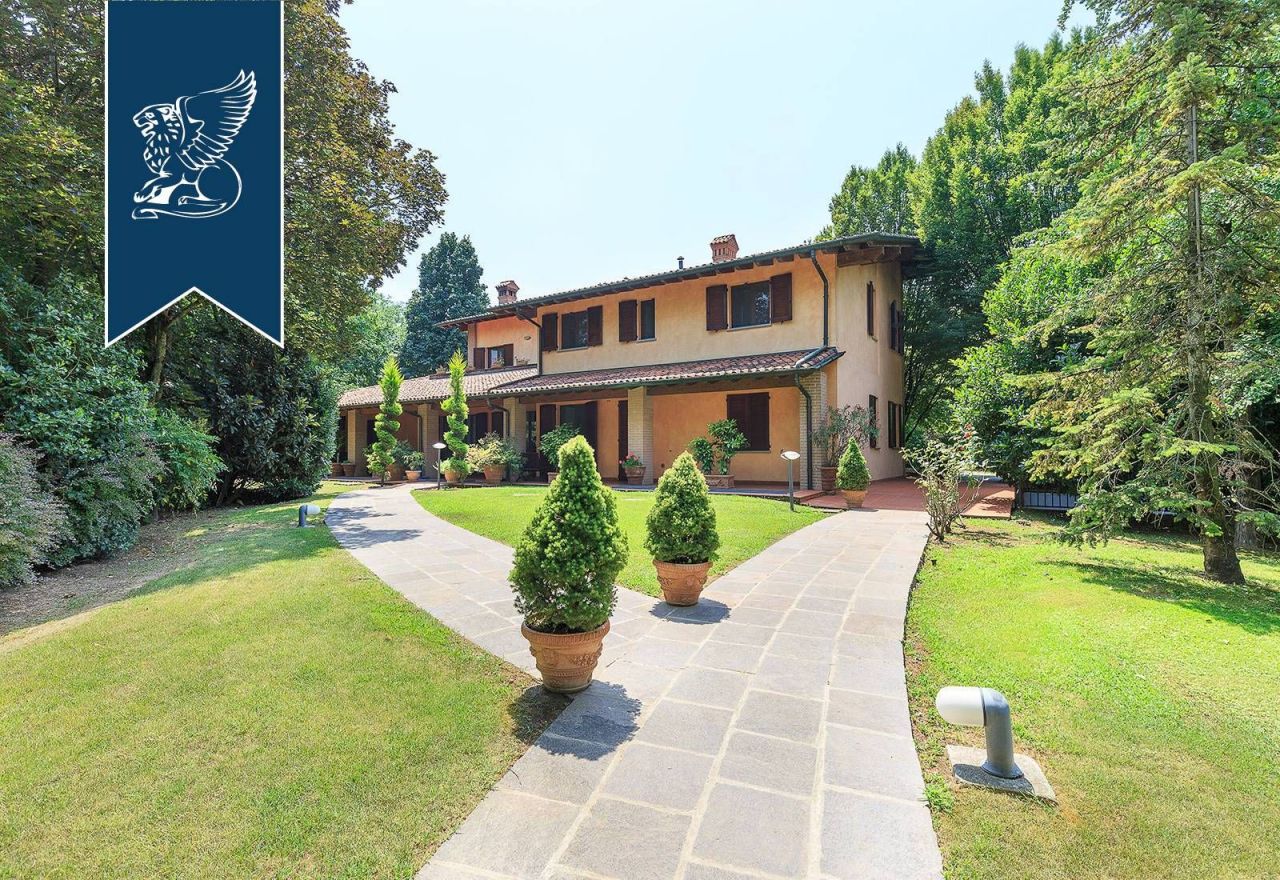 Villa in Bergamo, Italy, 800 sq.m - picture 1
