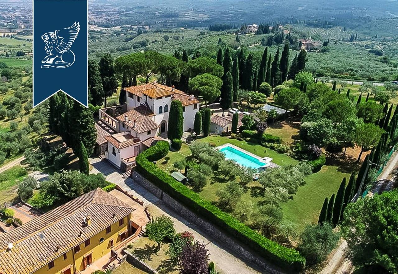 Villa en Florencia, Italia, 1 500 m2 - imagen 1