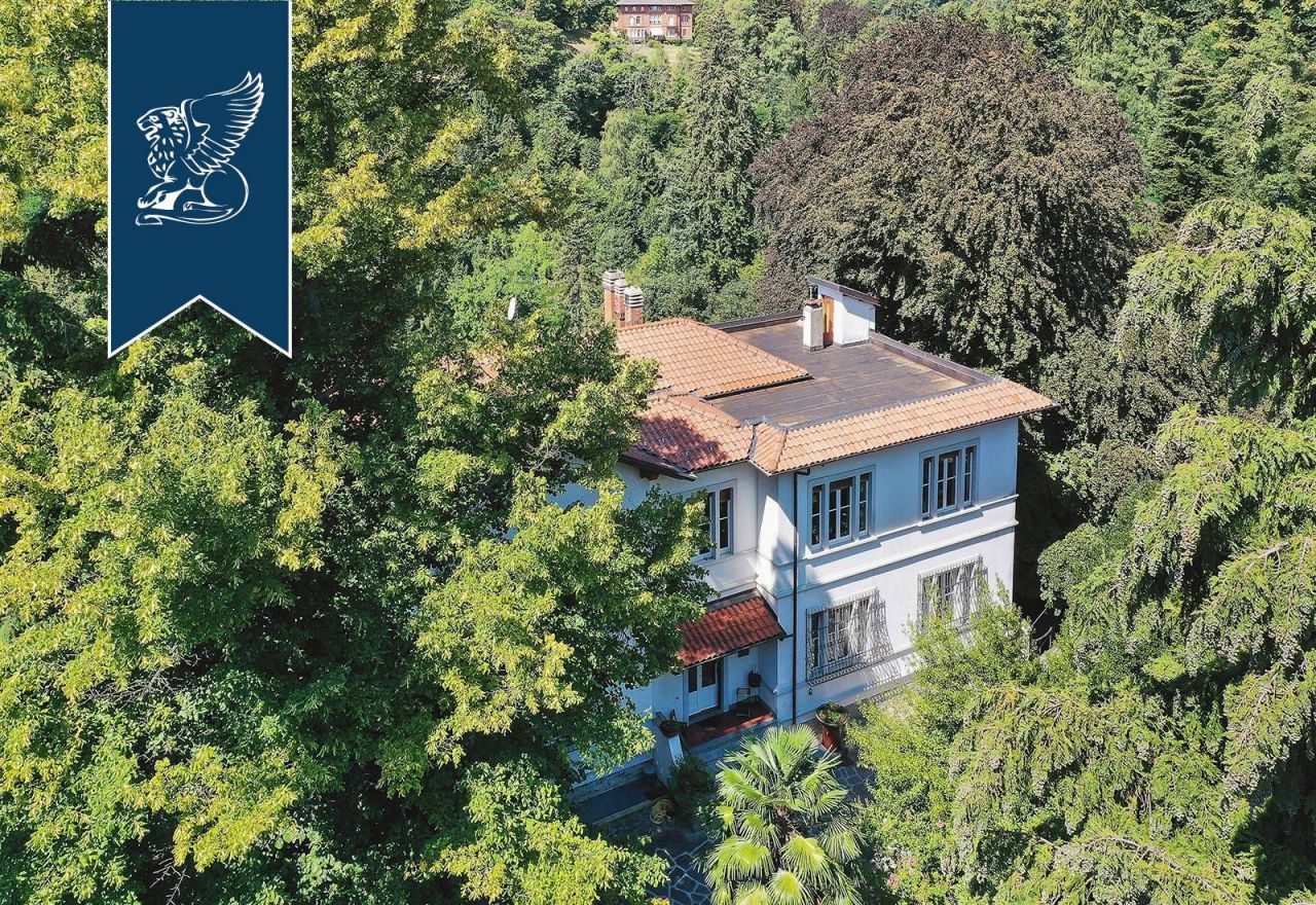 Villa en Varese, Italia, 600 m2 - imagen 1