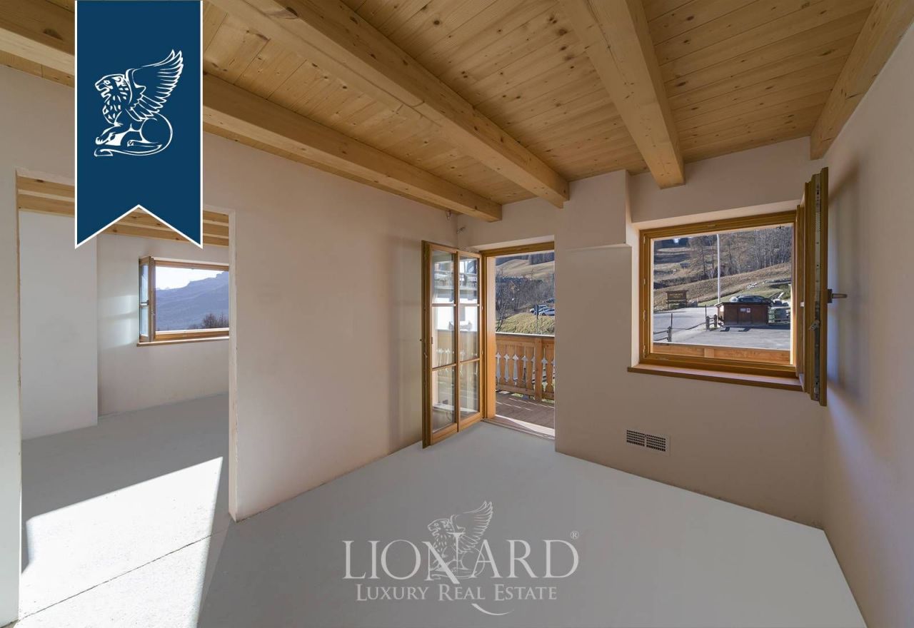 Apartment in Cortina d'Ampezzo, Italy, 180 sq.m - picture 1