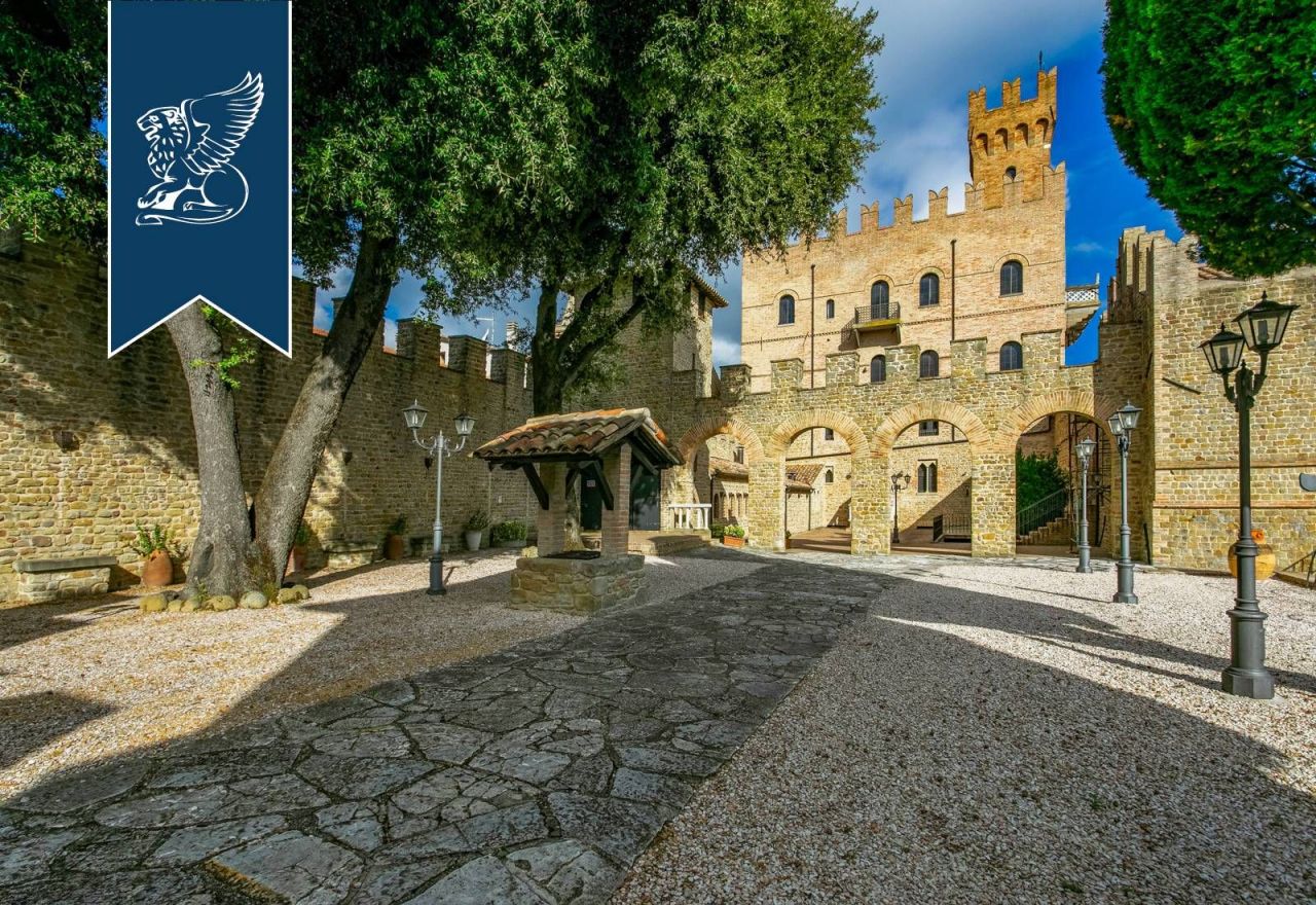 Castle in Urbino, Italy, 2 100 sq.m - picture 1