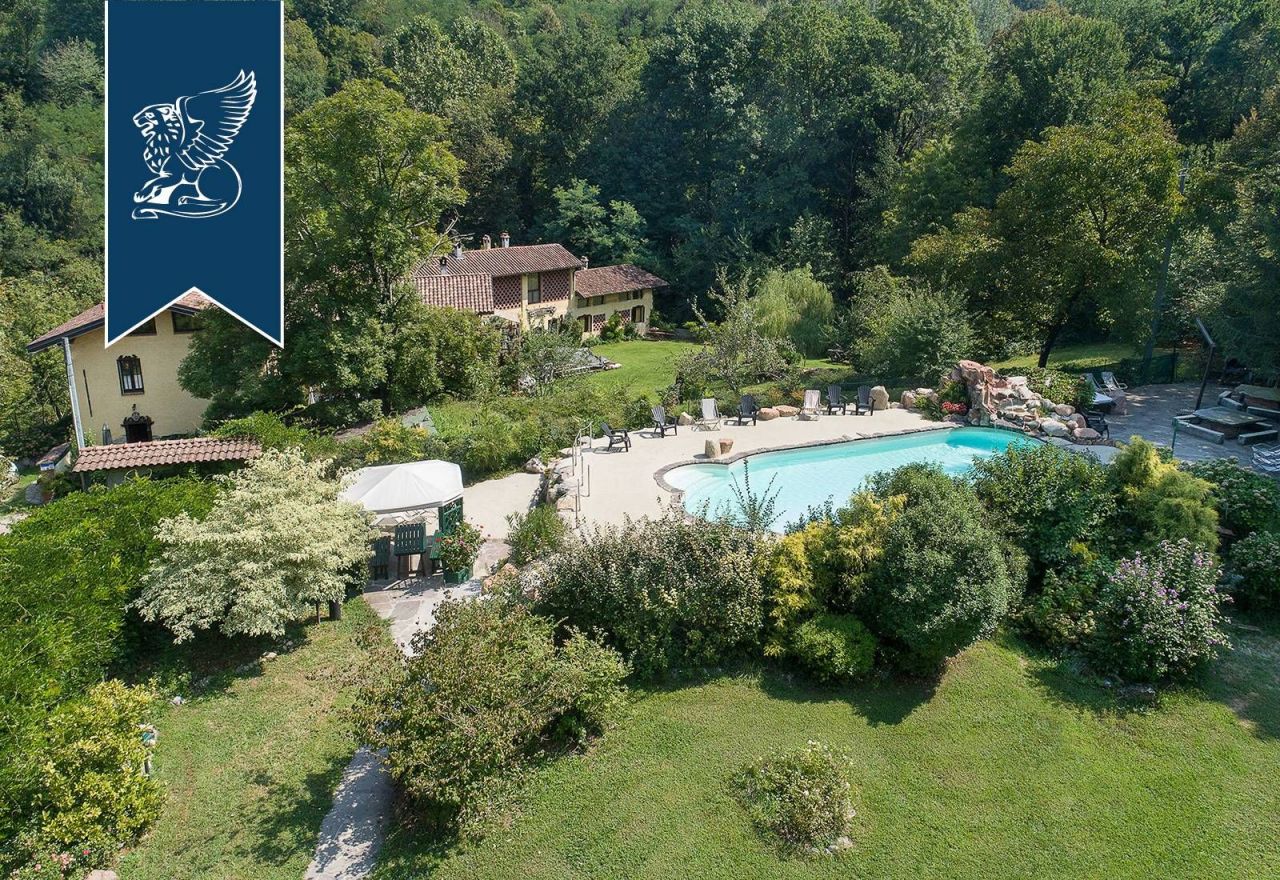 Villa en Varese, Italia, 1 000 m2 - imagen 1
