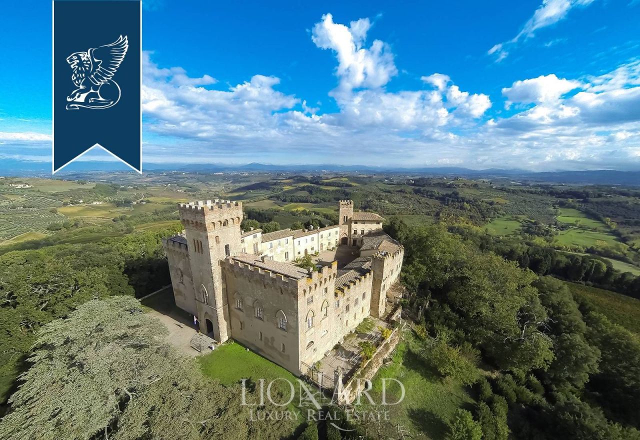 Castle in Certaldo, Italy, 5 000 sq.m - picture 1