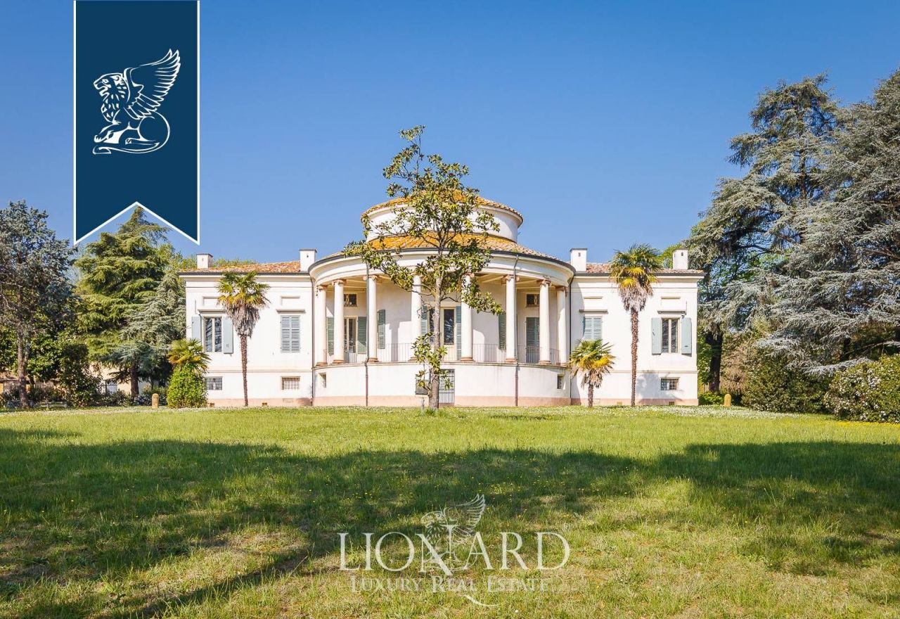 Villa in Ravenna, Italy, 1 200 sq.m - picture 1