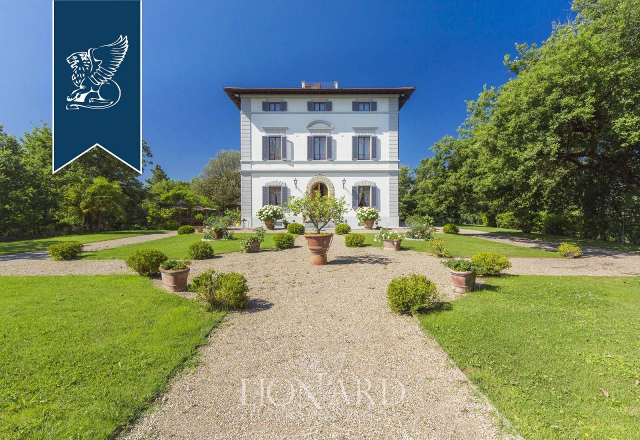 Villa in Arezzo, Italy, 1 500 sq.m - picture 1