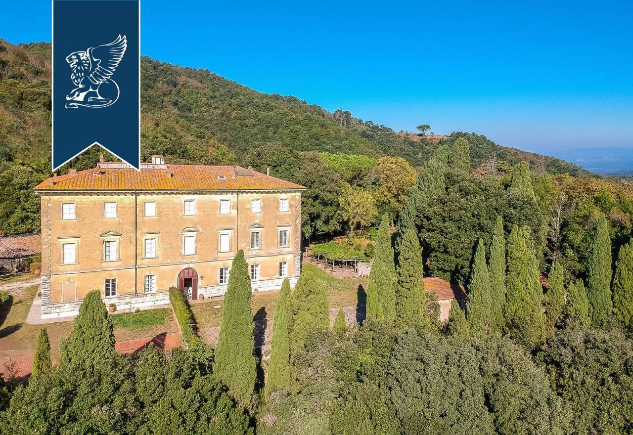 Villa à Livourne, Italie, 1 500 m2 - image 1
