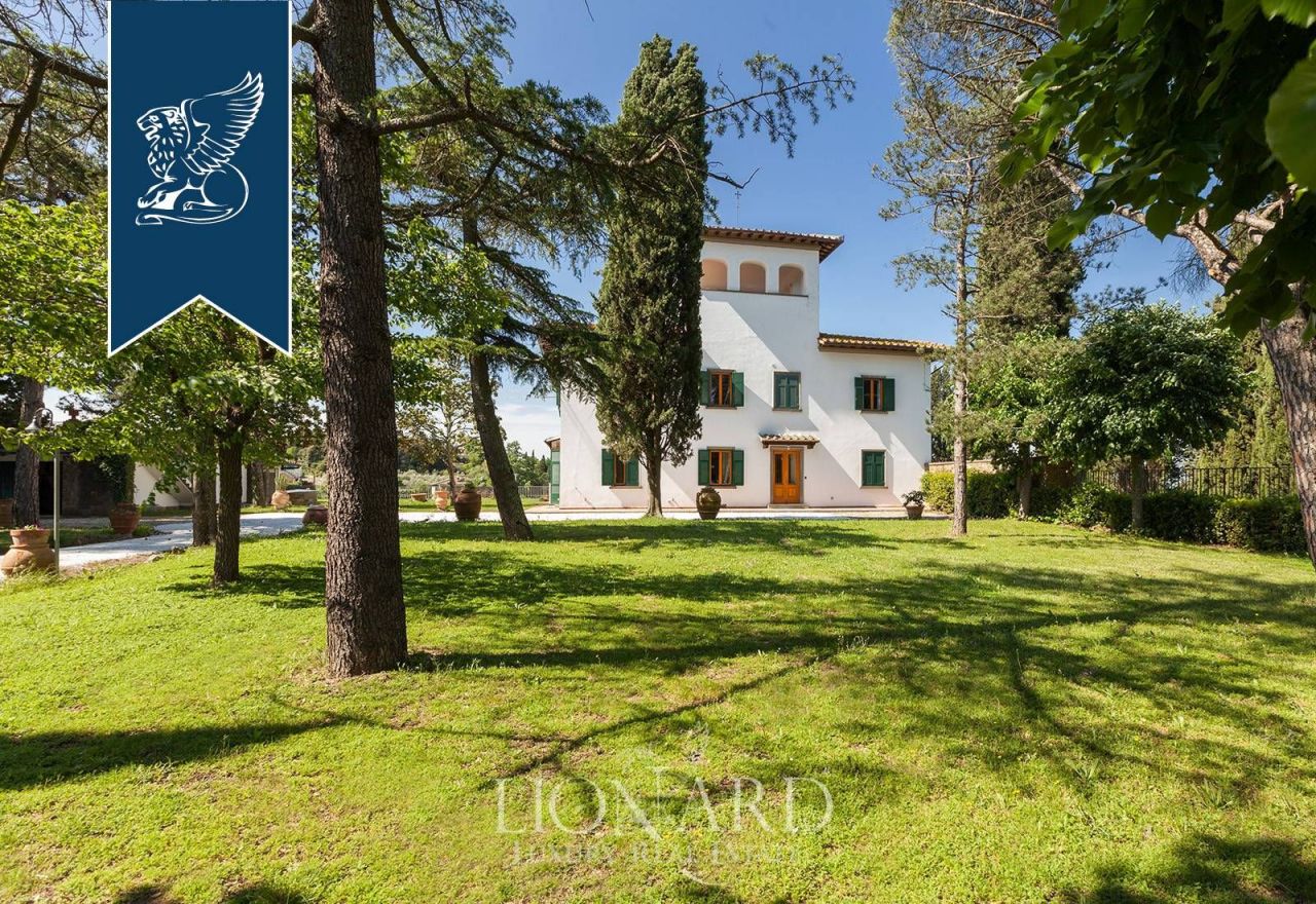 Villa in Florence, Italy, 1 350 sq.m - picture 1