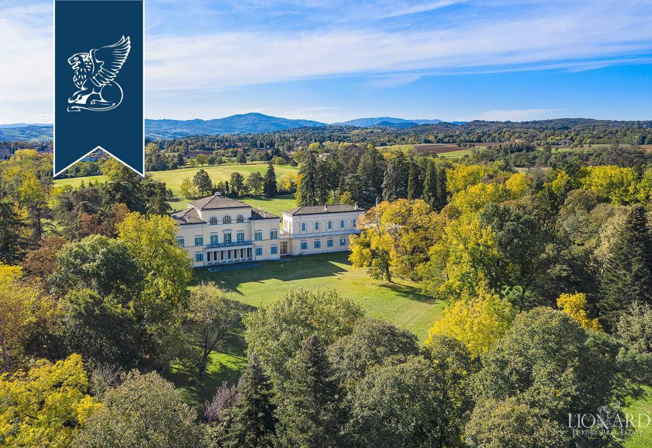 Villa in Parma, Italy, 4 000 sq.m - picture 1