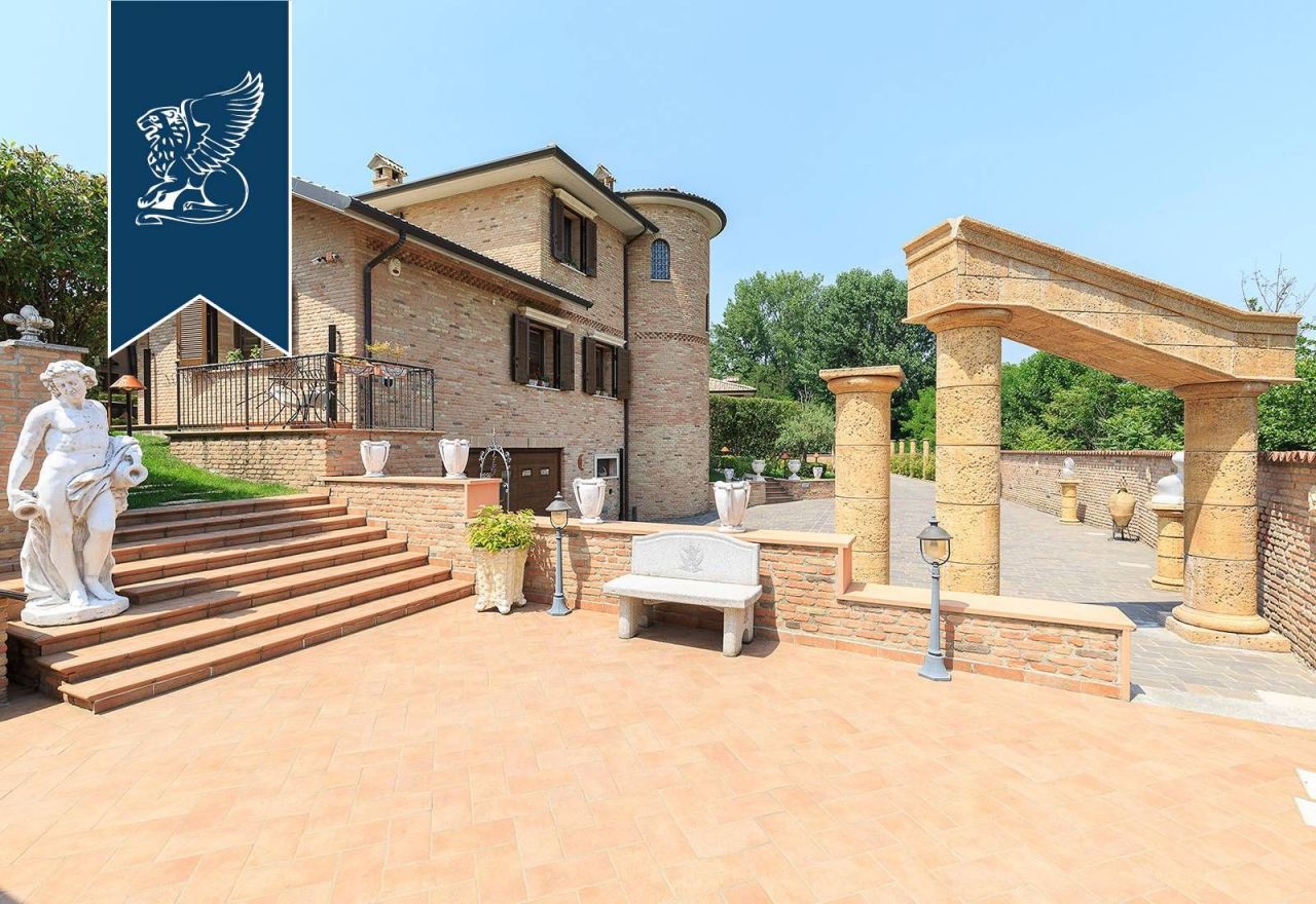 Villa in Pavia, Italy, 400 sq.m - picture 1