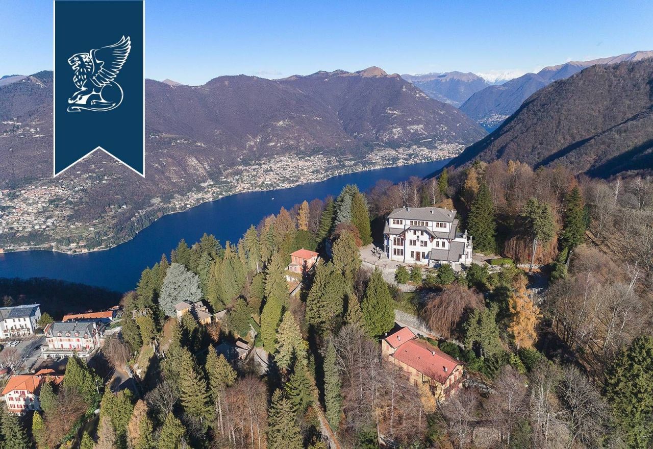 Villa in Como, Italy, 1 500 sq.m - picture 1