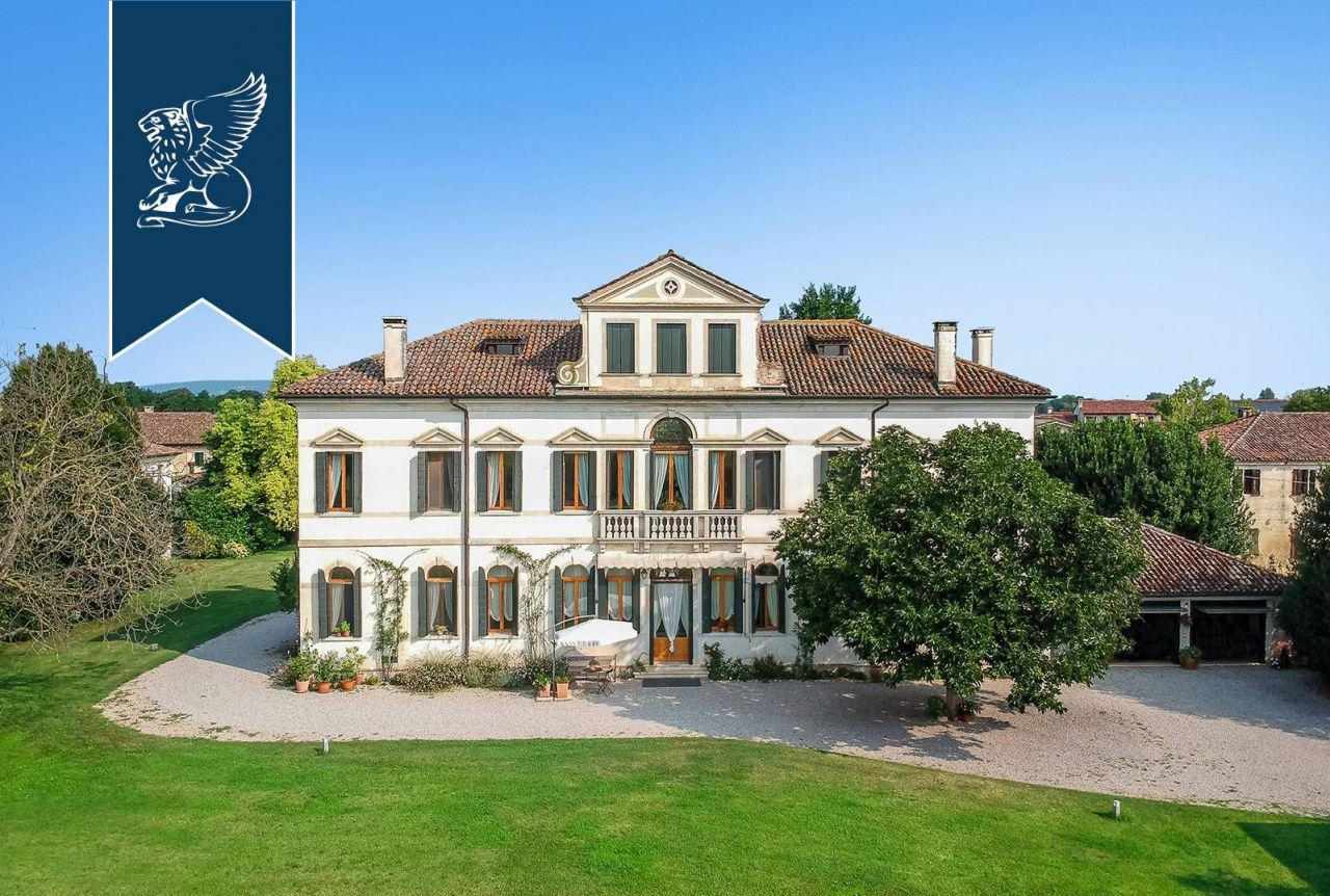 Villa in Treviso, Italy, 620 sq.m - picture 1