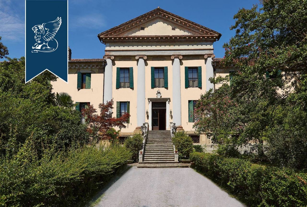 Villa in Abano Terme, Italy, 6 400 sq.m - picture 1