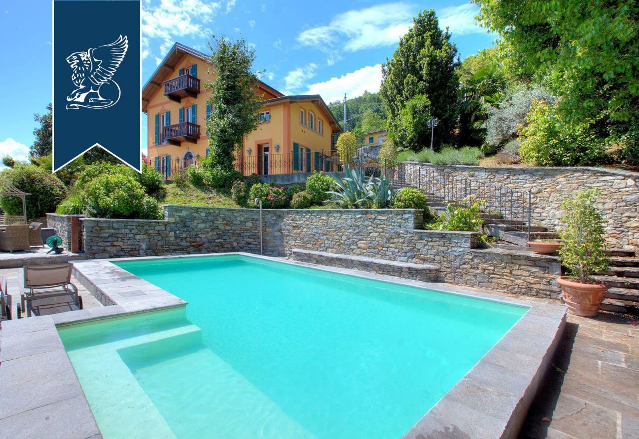 Villa in Ghiffa, Italy, 300 sq.m - picture 1