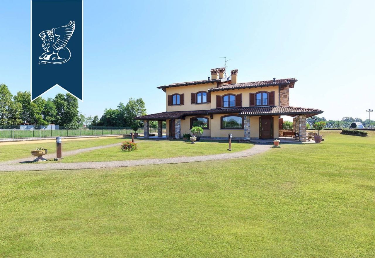 Villa in Bergamo, Italy, 500 sq.m - picture 1