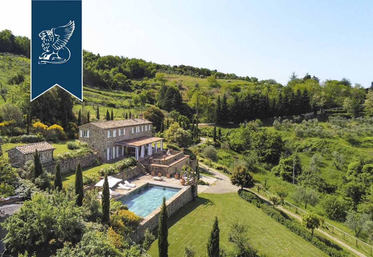 Villa in Montalcino, Italy, 300 sq.m - picture 1