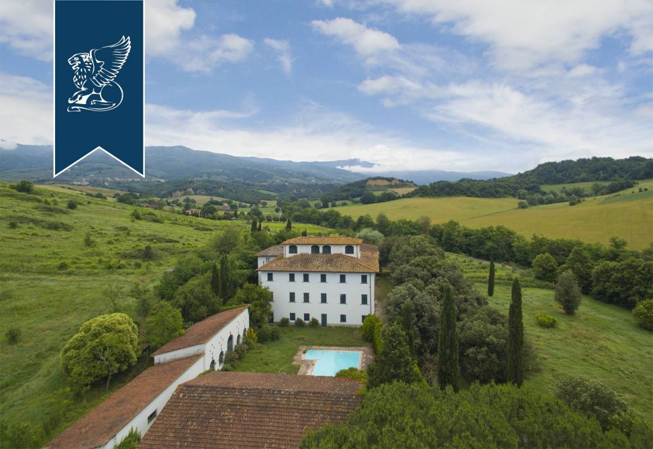 Villa in Arezzo, Italy, 3 000 sq.m - picture 1