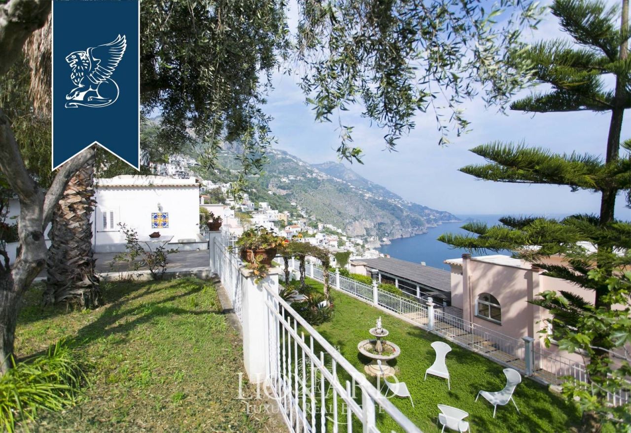 Villa in Salerno, Italy, 400 sq.m - picture 1
