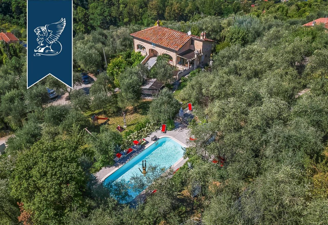 Villa in Camaiore, Italy, 360 sq.m - picture 1