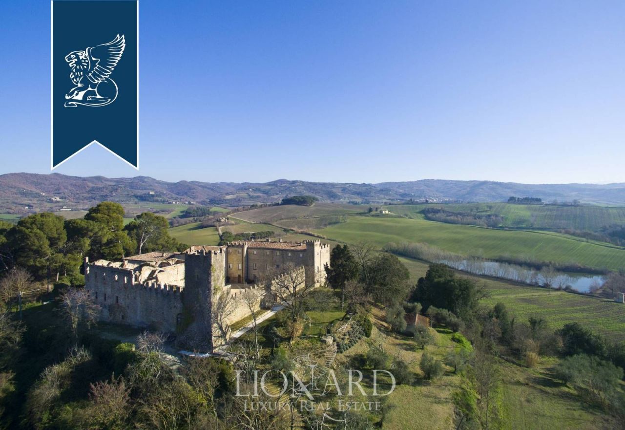 Castillo en Perugia, Italia, 5 000 m2 - imagen 1