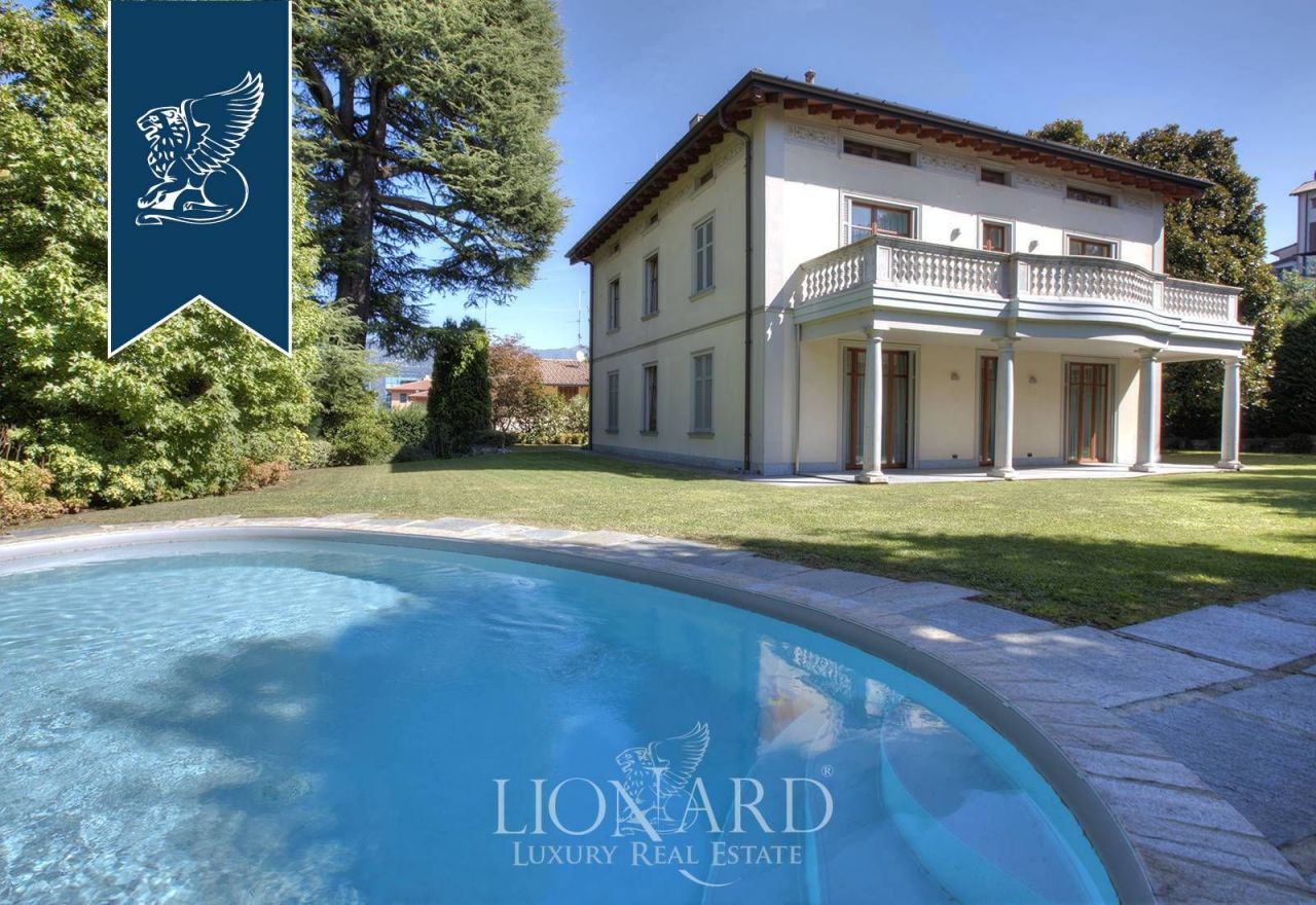 Villa in Como, Italy, 500 sq.m - picture 1