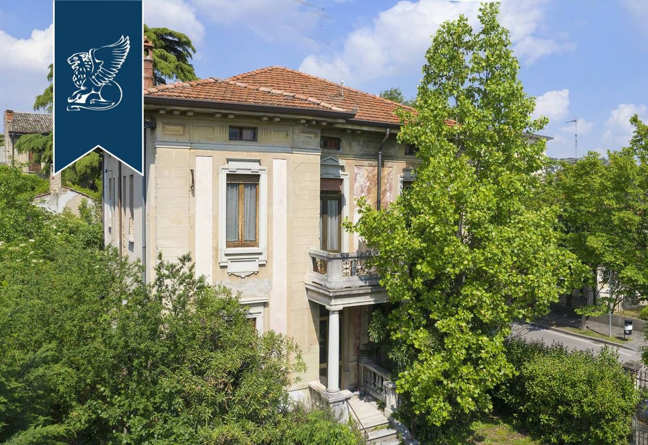 Villa in Mantova, Italy, 400 sq.m - picture 1