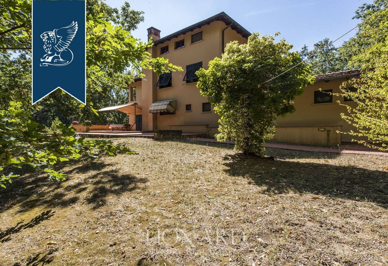 Villa in Lucca, Italy, 500 sq.m - picture 1