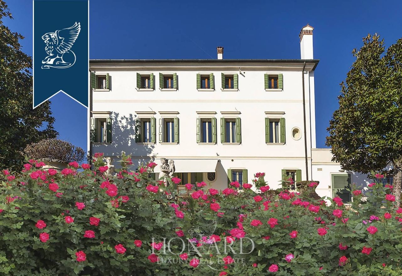 Villa in Treviso, Italy, 800 sq.m - picture 1