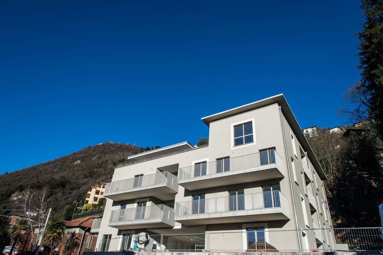 Apartment in Como, Italy, 140 sq.m - picture 1