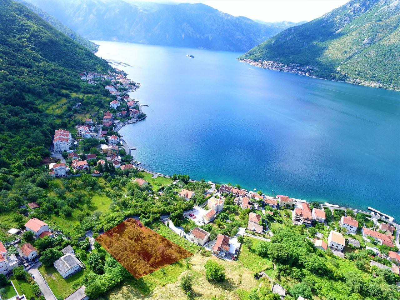 Grundstück in Stoliw, Montenegro, 1 805 m2 - Foto 1