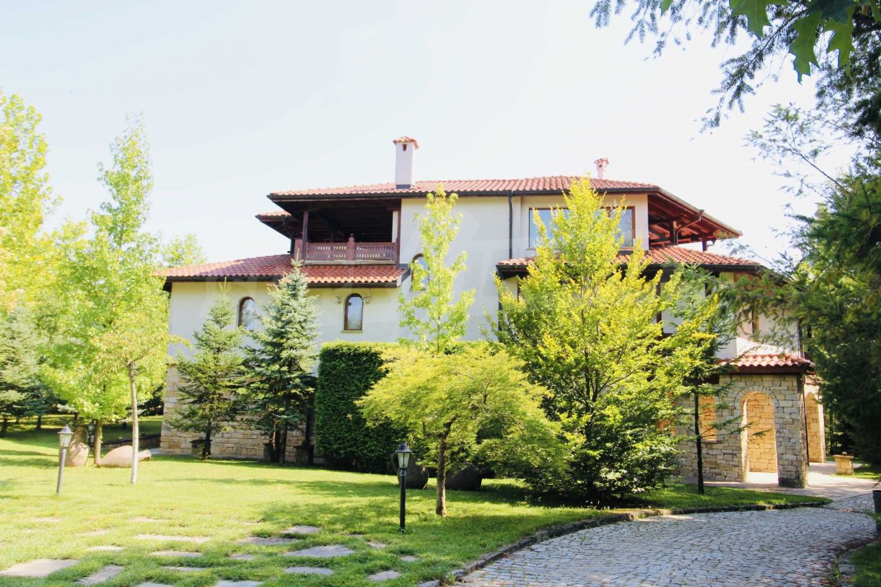 Haus in Velko Tarnovo, Bulgarien, 630 m2 - Foto 1