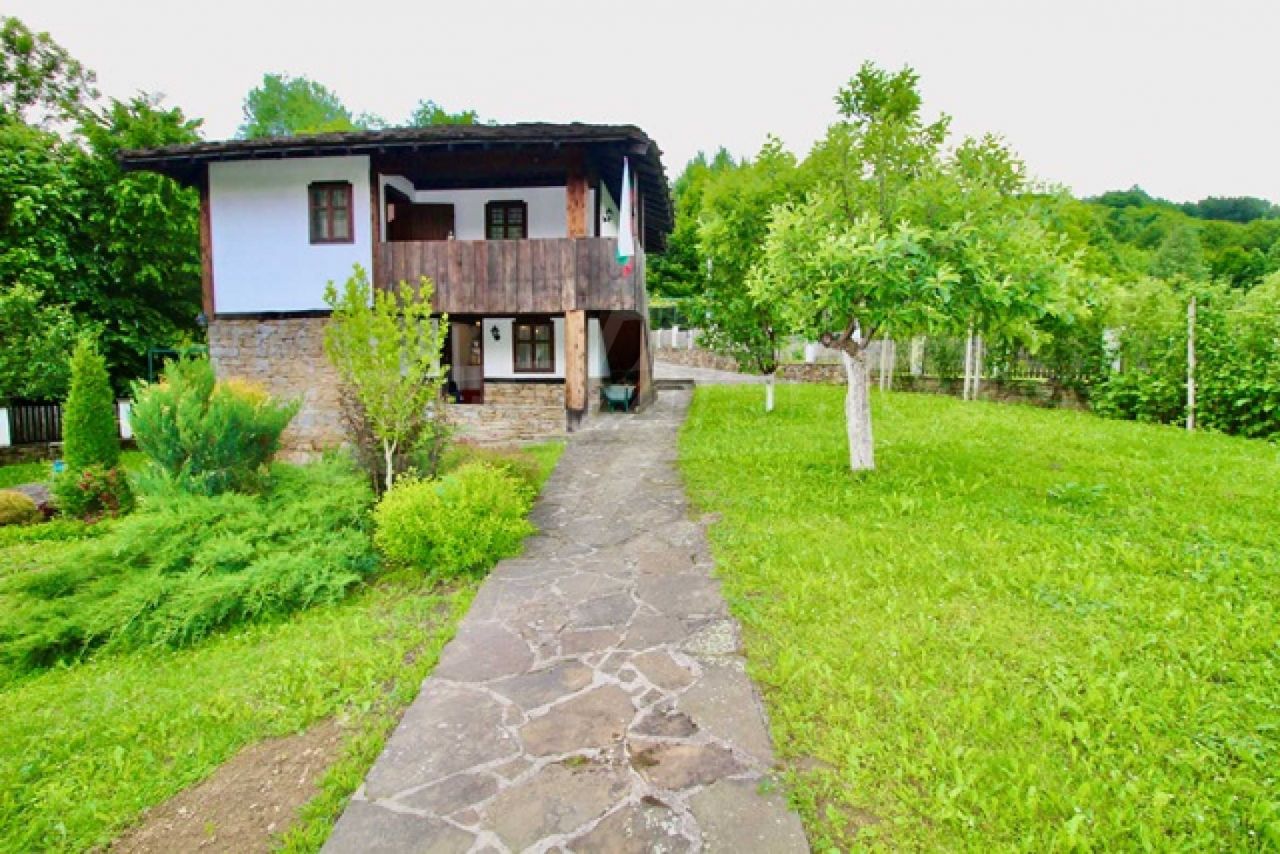 House in Apriltsi, Bulgaria, 310 sq.m - picture 1