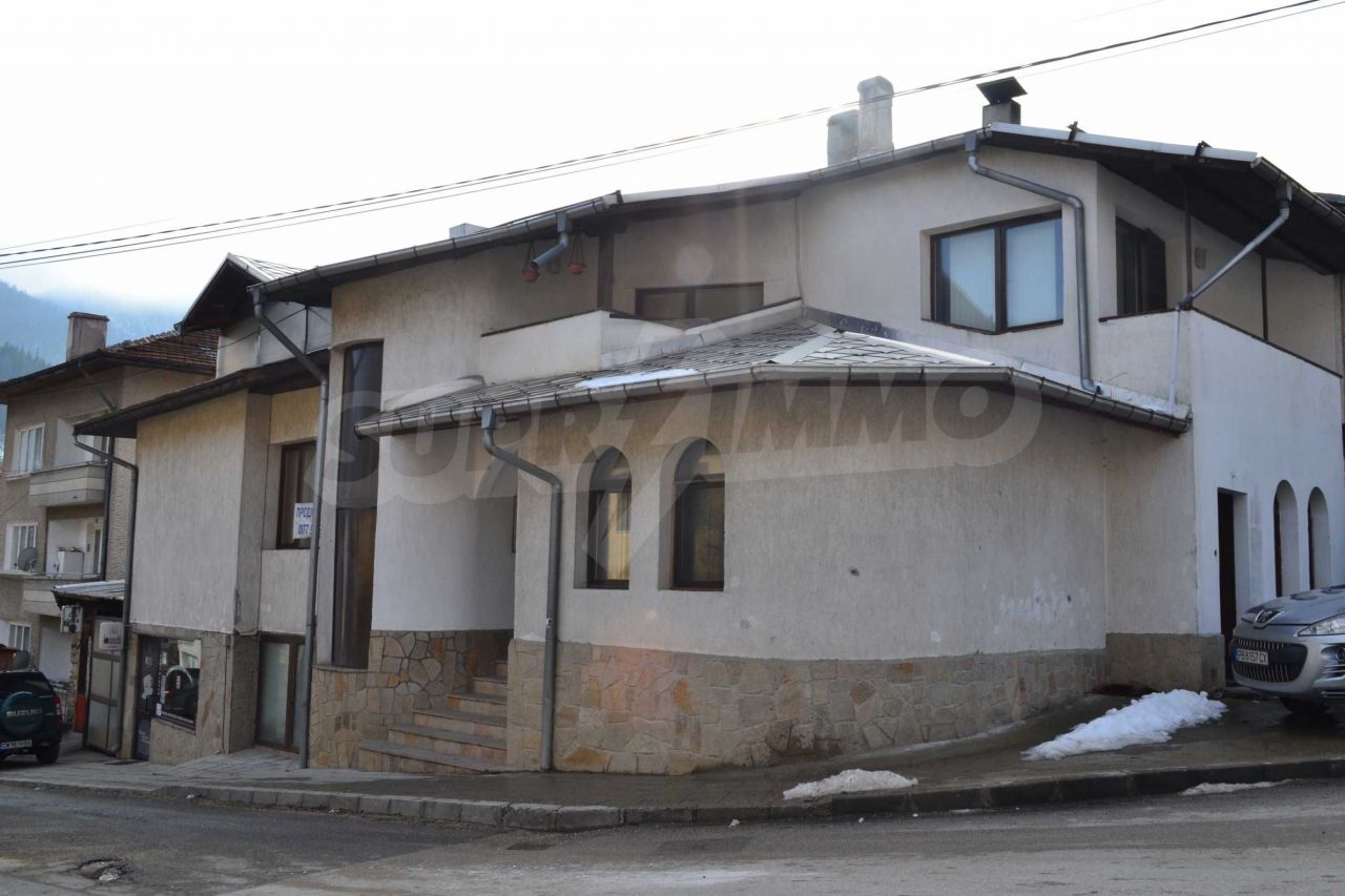 House in Smolyan, Bulgaria, 302 sq.m - picture 1