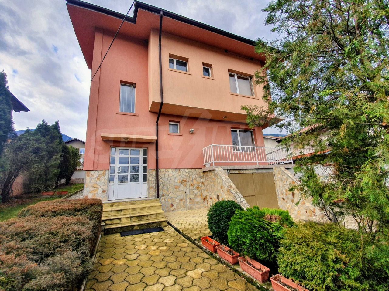 Casa Ovchartsi, Bulgaria, 380 m2 - imagen 1