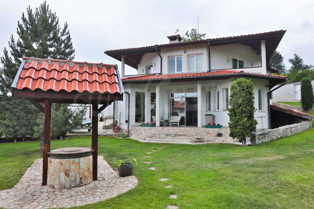 Haus in Bankja, Bulgarien, 380 m2 - Foto 1