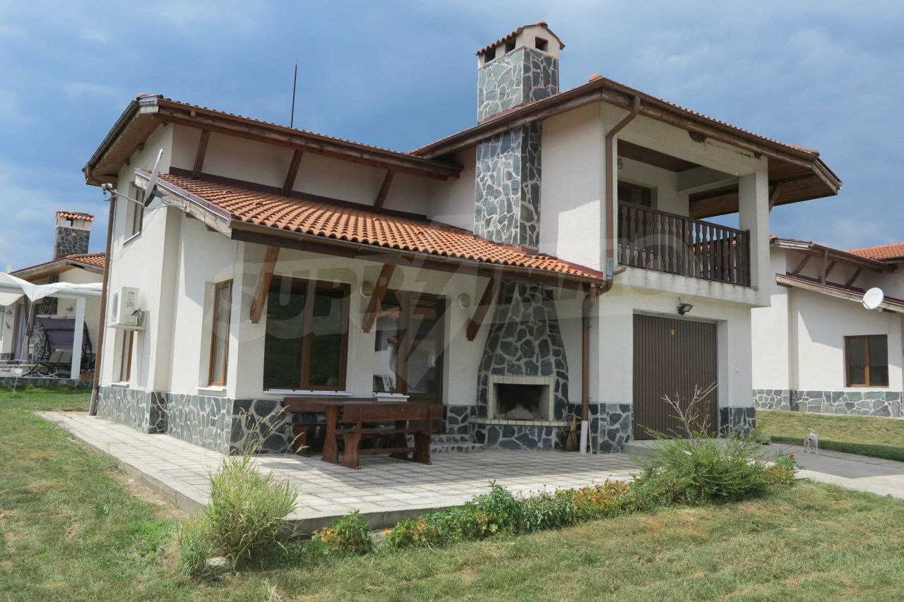 House in Borovets, Bulgaria, 160 sq.m - picture 1