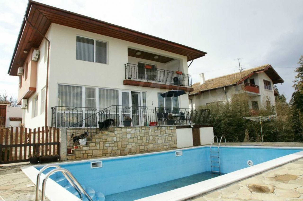 House in Varna, Bulgaria, 195 sq.m - picture 1