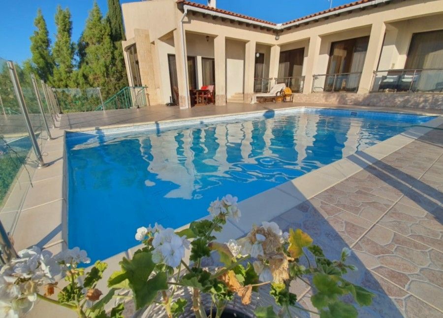 Villa in Limassol, Cyprus, 200 sq.m - picture 1