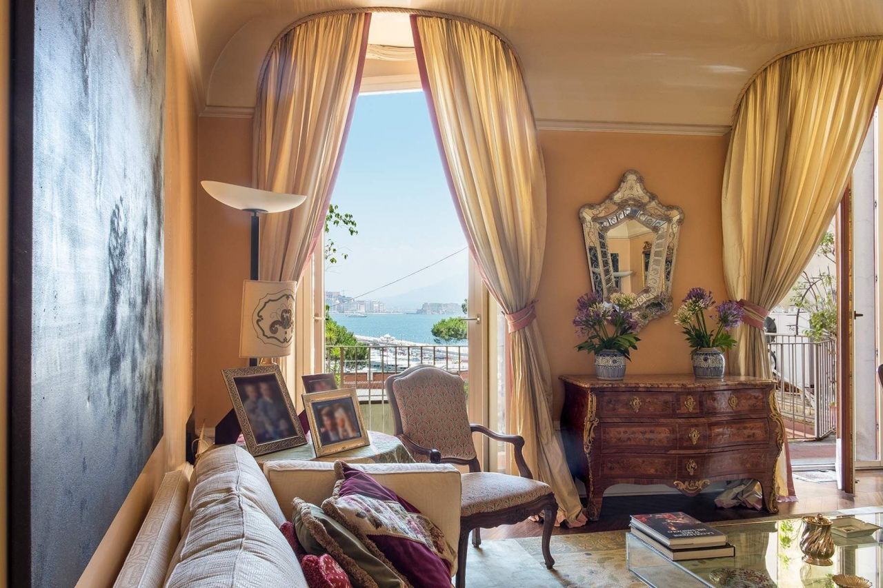 Apartment in Naples, Italy, 400 sq.m - picture 1