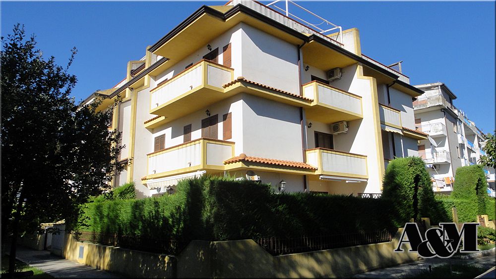 Apartment in Scalea, Italy, 76 sq.m - picture 1
