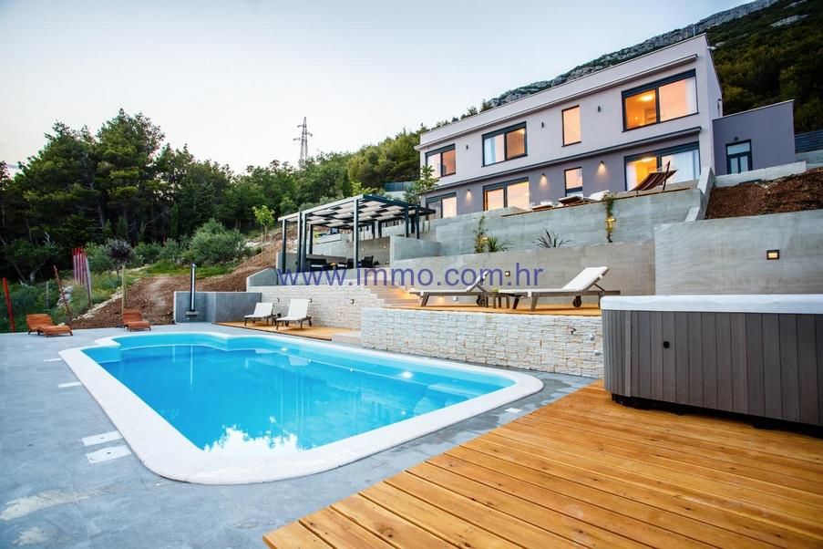 Villa in Split, Croatia, 355 sq.m - picture 1