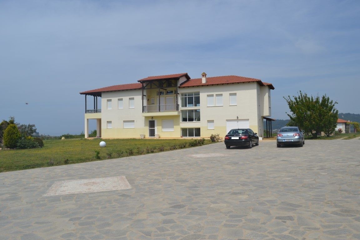 Villa in Kassandra, Greece, 370 sq.m - picture 1