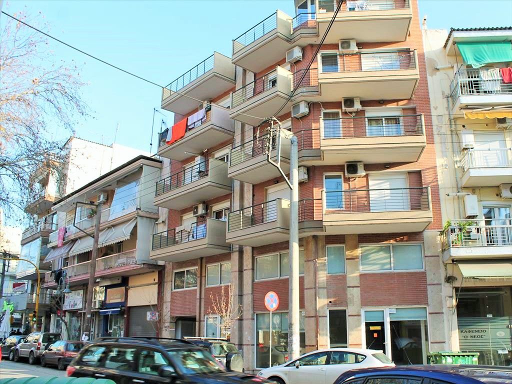 Commercial property in Thessaloniki, Greece, 103 sq.m - picture 1