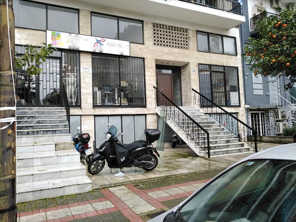 Commercial property in Athens, Greece, 745 sq.m - picture 1