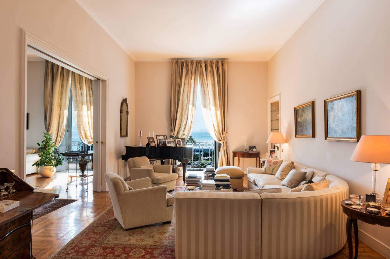 Apartment in Naples, Italy, 350 sq.m - picture 1