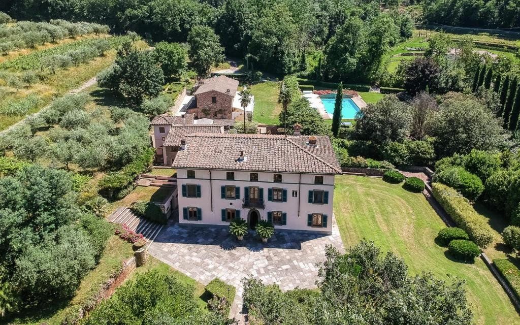 Villa in Lucca, Italy, 1 158 sq.m - picture 1