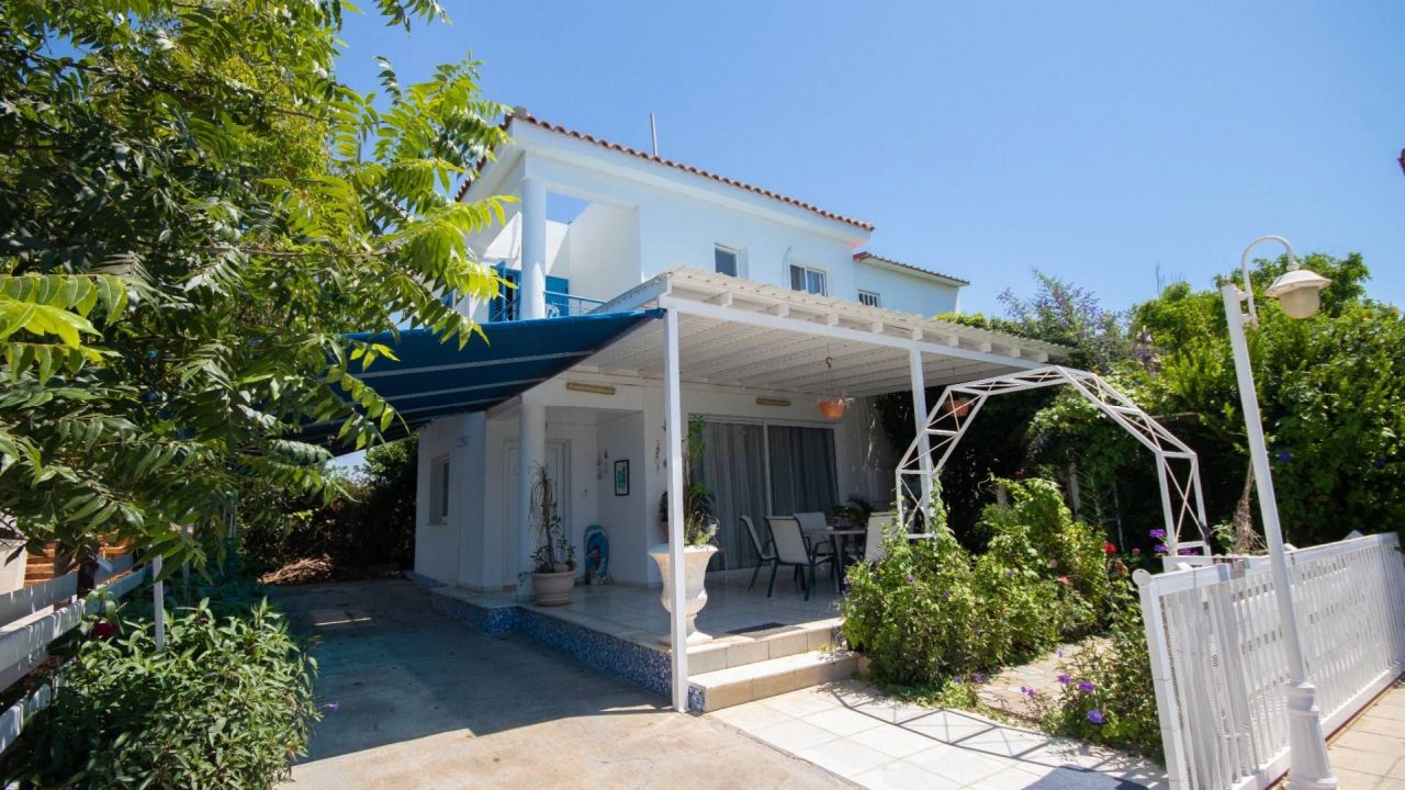Villa in Larnaca, Cyprus, 115 sq.m - picture 1