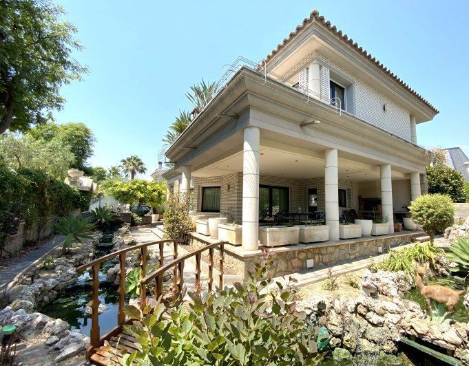 Villa in Cambrils, Spain, 380 sq.m - picture 1