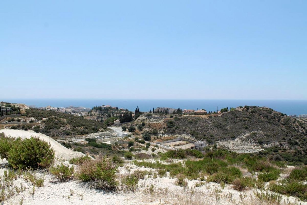 Terrain à Limassol, Chypre, 2 102 ares - image 1