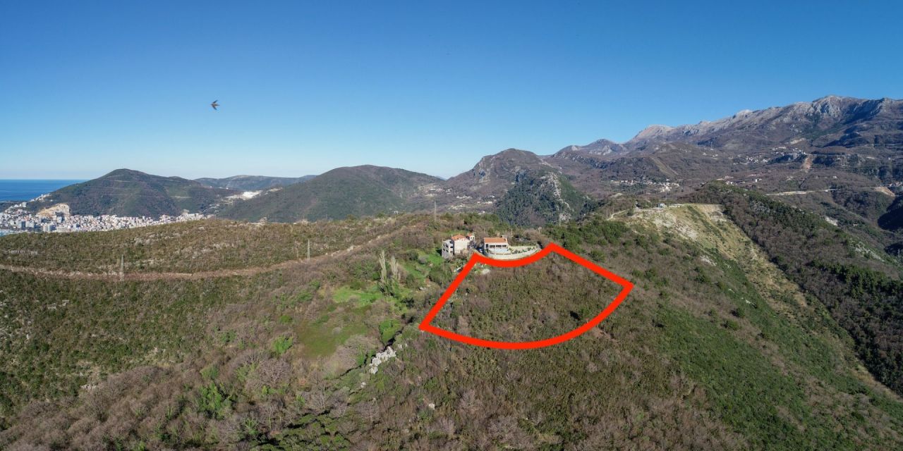 Grundstück in Becici, Montenegro, 1 700 m2 - Foto 1